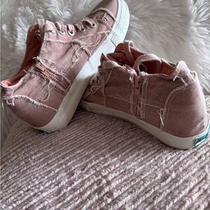 Blowfish Malibu Womens Distressed Canvas High-Top Sneakers - Dusty Pink